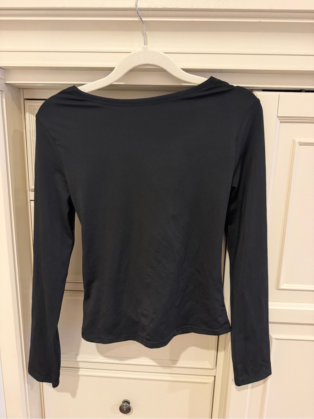 Black Long-Sleeve Backless Top